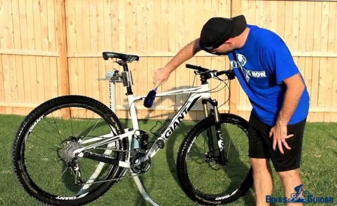 best way to wash mountain bike