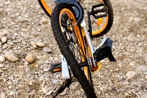 Deformed rim mountain bike with tire flat