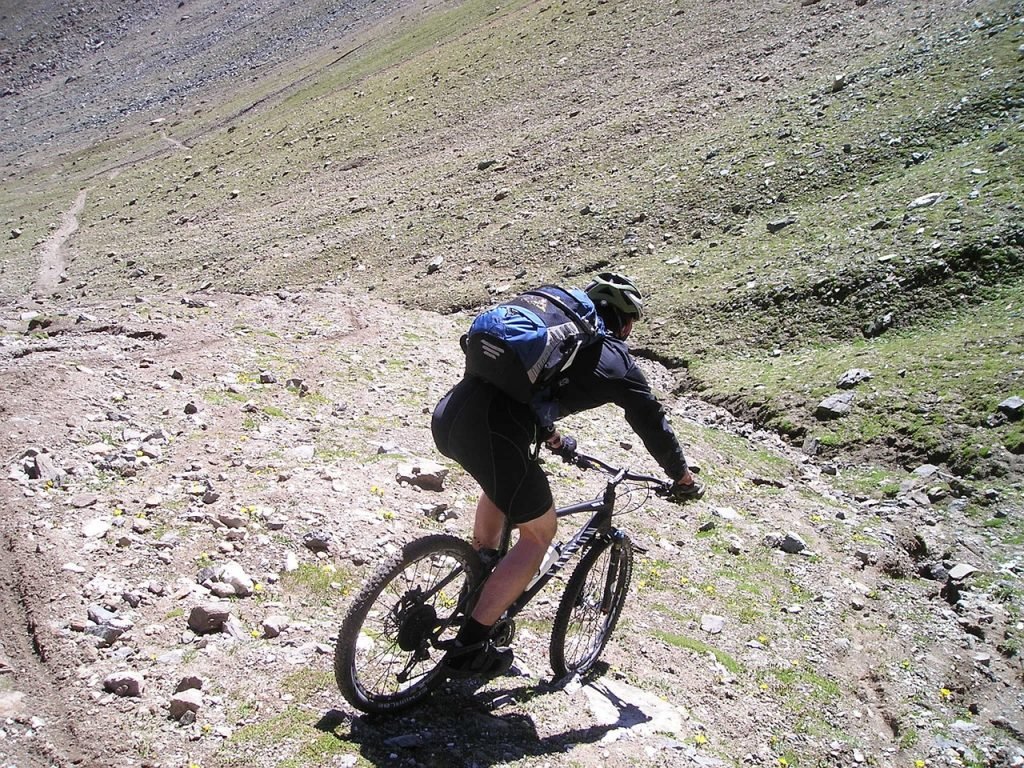 cleaning mountain bike